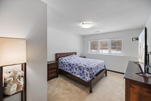 925 Cliff Road, Eagan, MN 55123