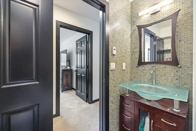 925 Cliff Road, Eagan, MN 55123