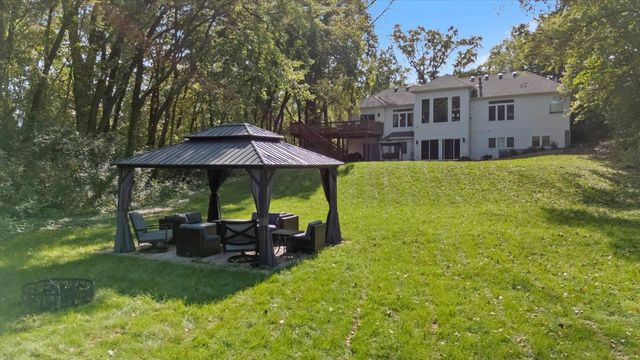 925 Cliff Road, Eagan, MN 55123