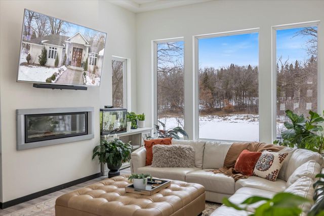 925 Cliff Road, Eagan, MN 55123