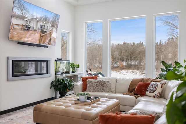 925 Cliff Road, Eagan, MN 55123