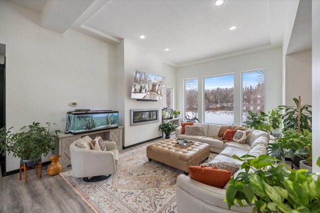 925 Cliff Road, Eagan, MN 55123