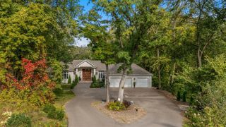 925 Cliff Road, Eagan, MN 55123