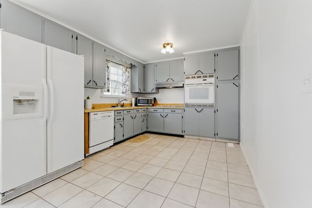 103 Noblitt Ct, Tullahoma, TN 37388