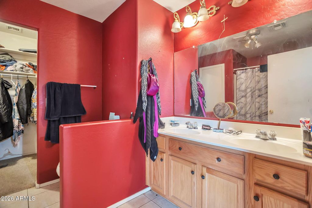 Image 14 of property listing at 7051 W LINCOLN Street, Peoria, AZ 85345