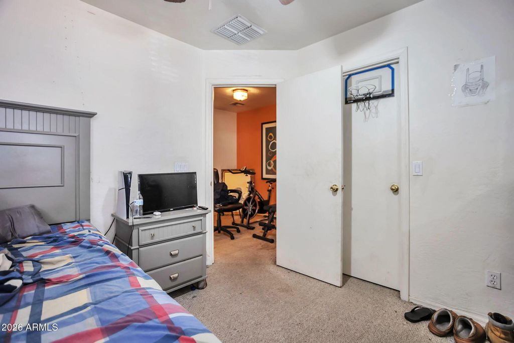 Image 15 of property listing at 7051 W LINCOLN Street, Peoria, AZ 85345