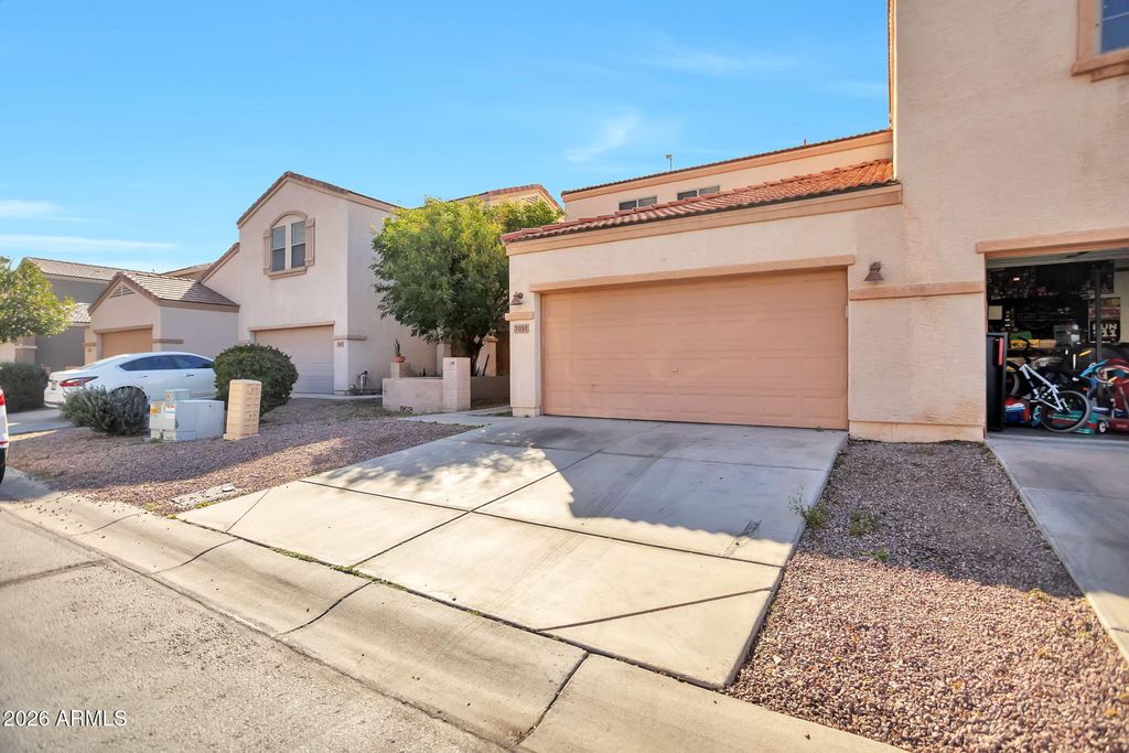 Image 3 of property listing at 7051 W LINCOLN Street, Peoria, AZ 85345
