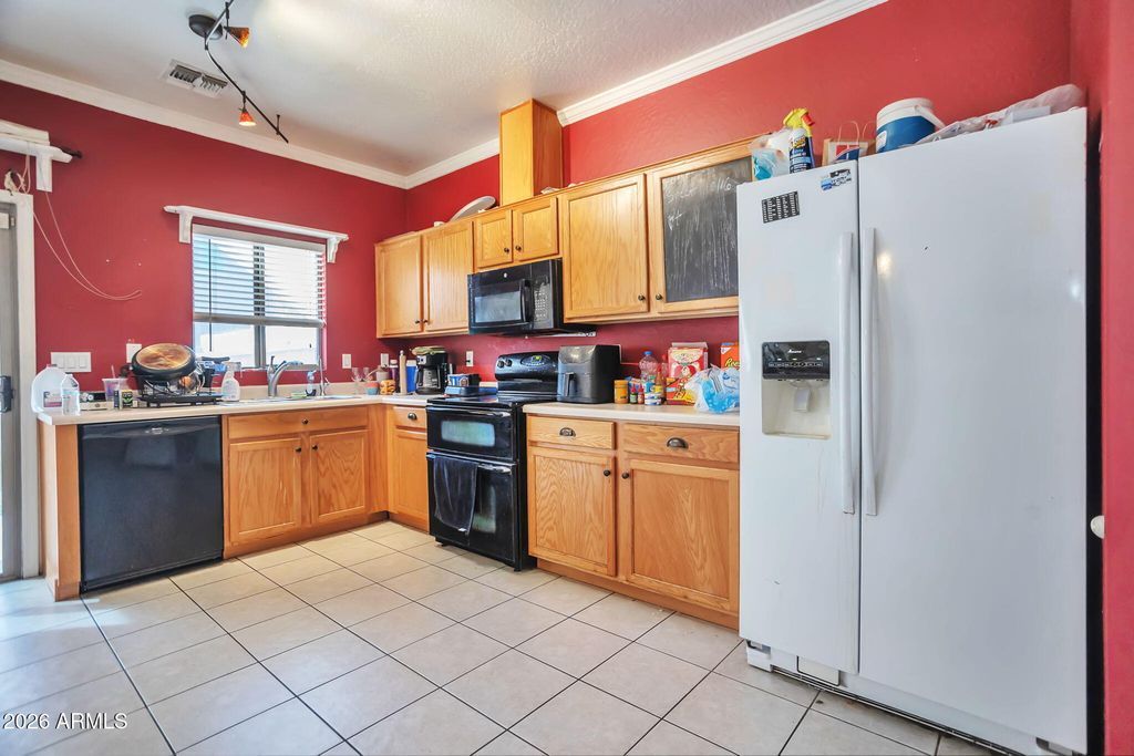 Image 4 of property listing at 7051 W LINCOLN Street, Peoria, AZ 85345