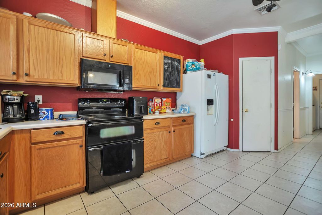 Image 5 of property listing at 7051 W LINCOLN Street, Peoria, AZ 85345