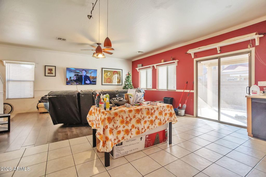 Image 9 of property listing at 7051 W LINCOLN Street, Peoria, AZ 85345