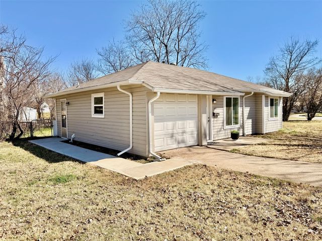 809 Shawnee Trace, Grand Prairie, TX 75051