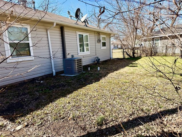 809 Shawnee Trace, Grand Prairie, TX 75051