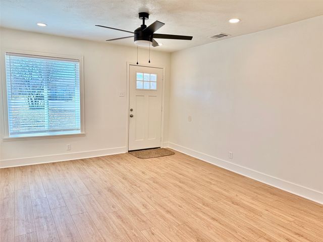 809 Shawnee Trace, Grand Prairie, TX 75051