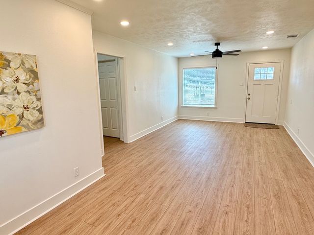 809 Shawnee Trace, Grand Prairie, TX 75051