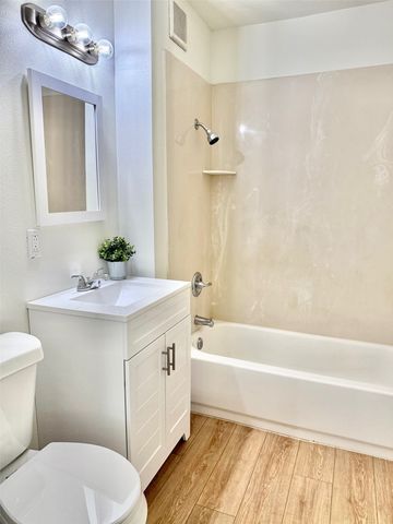 809 Shawnee Trace, Grand Prairie, TX 75051