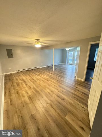 34 STUART CT, Strasburg, VA 22657