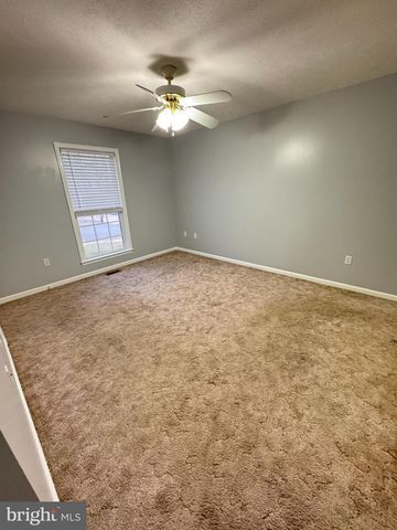 34 STUART CT, Strasburg, VA 22657