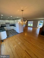 34 STUART CT, Strasburg, VA 22657