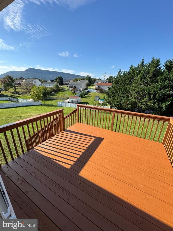 34 STUART CT, Strasburg, VA 22657