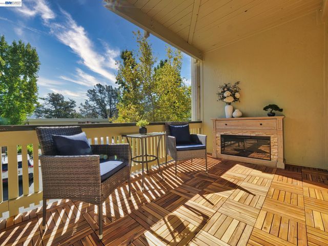 1732 Oakmont Drive 8, Walnut Creek, CA 94595
