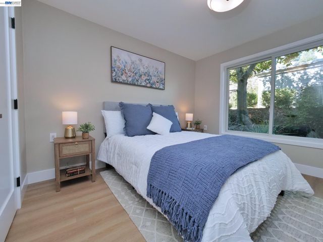 1732 Oakmont Drive 8, Walnut Creek, CA 94595