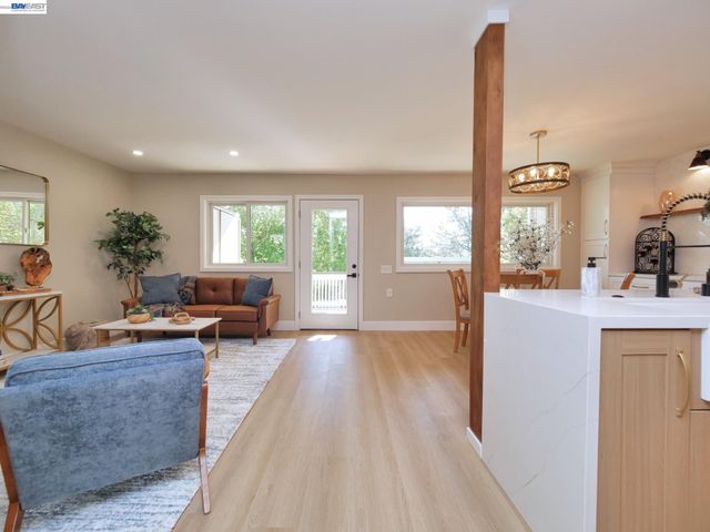 1732 Oakmont Drive 8, Walnut Creek, CA 94595