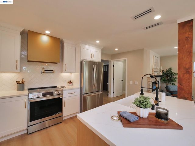 1732 Oakmont Drive 8, Walnut Creek, CA 94595
