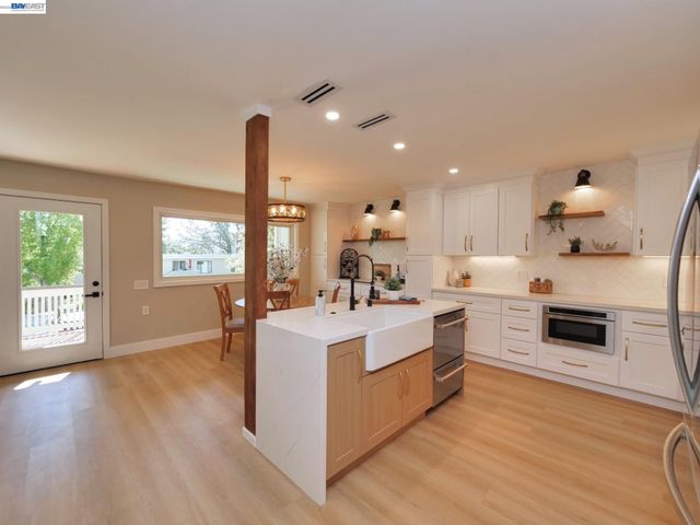 1732 Oakmont Drive 8, Walnut Creek, CA 94595