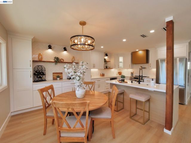 1732 Oakmont Drive 8, Walnut Creek, CA 94595