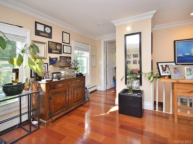 82 Central Avenue 2nd Floor, Sea Cliff, NY 11579