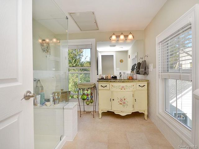 82 Central Avenue 2nd Floor, Sea Cliff, NY 11579