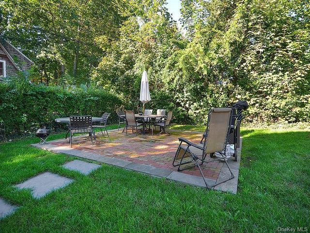 82 Central Avenue 2nd Floor, Sea Cliff, NY 11579