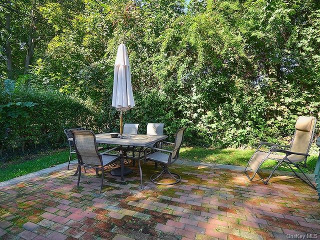 82 Central Avenue 2nd Floor, Sea Cliff, NY 11579