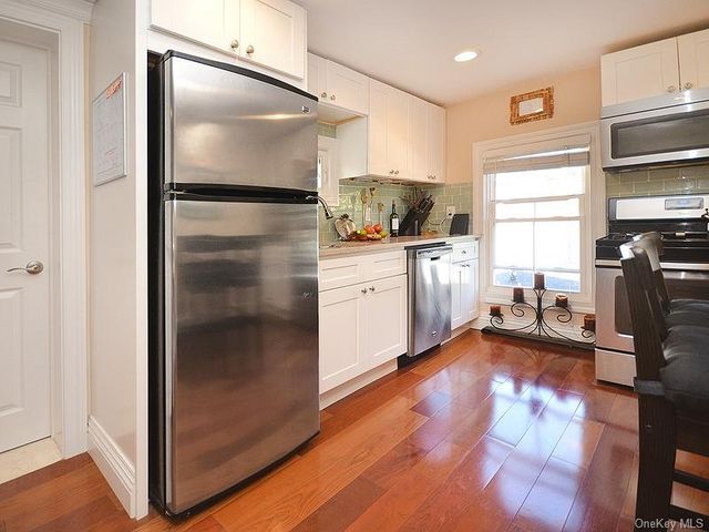 82 Central Avenue 2nd Floor, Sea Cliff, NY 11579