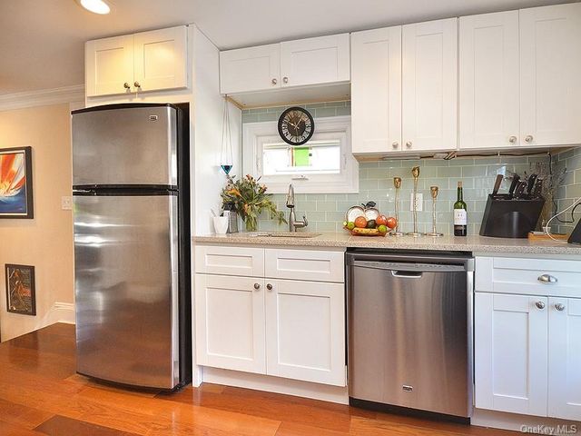 82 Central Avenue 2nd Floor, Sea Cliff, NY 11579