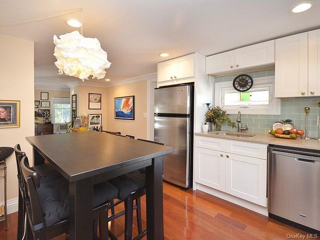 82 Central Avenue 2nd Floor, Sea Cliff, NY 11579