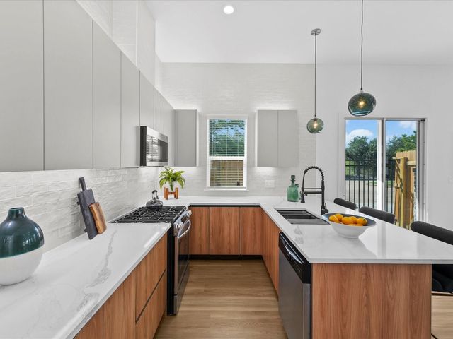 2598 W Tidwell, Houston, TX 77091