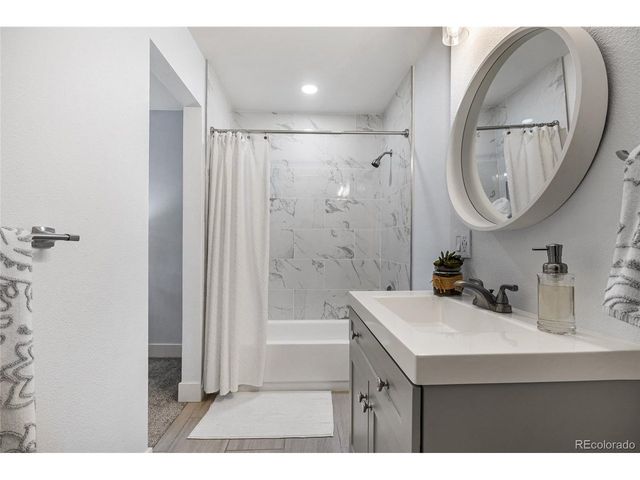 2835 S Monaco Pkwy 1-104, Denver, CO 80222