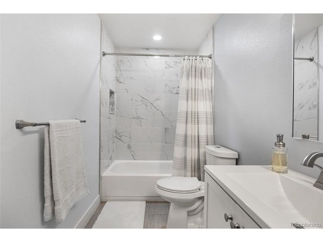 2835 S Monaco Pkwy 1-104, Denver, CO 80222