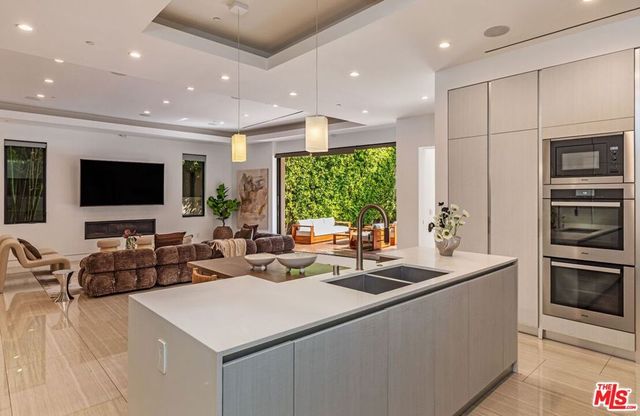 350 N Harper Avenue, Los Angeles, CA 90048