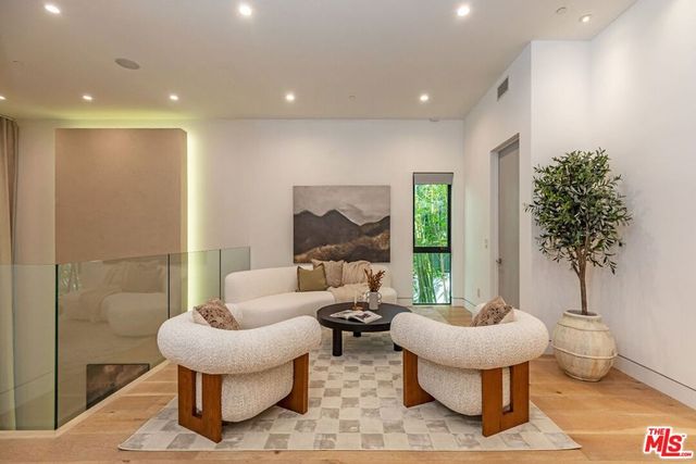 350 N Harper Avenue, Los Angeles, CA 90048