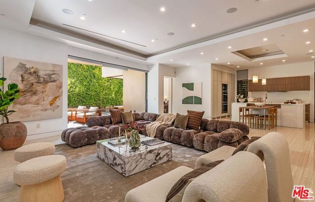 350 N Harper Avenue, Los Angeles, CA 90048