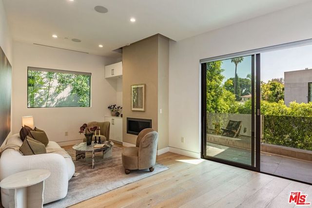 350 N Harper Avenue, Los Angeles, CA 90048