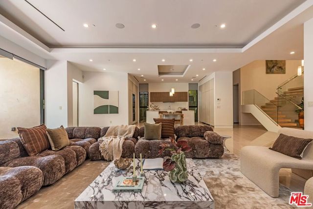 350 N Harper Avenue, Los Angeles, CA 90048