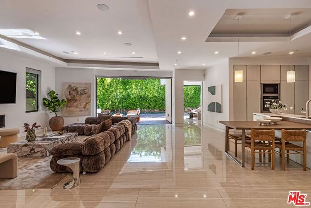 350 N Harper Avenue, Los Angeles, CA 90048