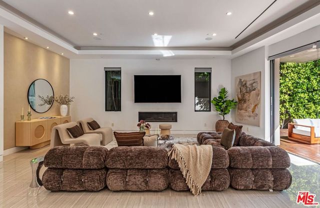 350 N Harper Avenue, Los Angeles, CA 90048