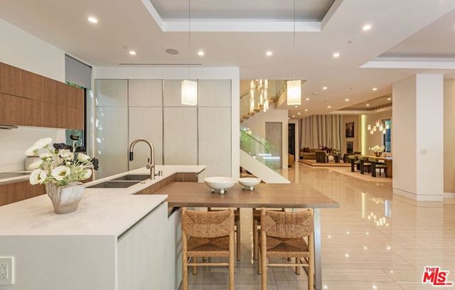 350 N Harper Avenue, Los Angeles, CA 90048