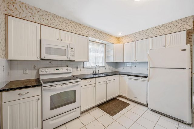 108 Ketewamoke Avenue, Babylon, NY 11702