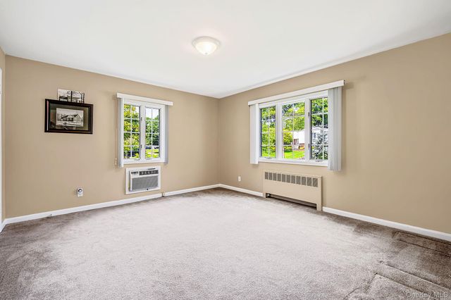 108 Ketewamoke Avenue, Babylon, NY 11702