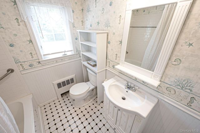 108 Ketewamoke Avenue, Babylon, NY 11702
